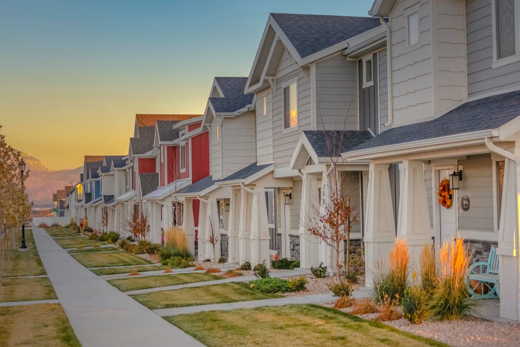 Townhomes in a row at sunset in Utah Valley. Saratoga Springs has many family-friendly features around their suburbs.